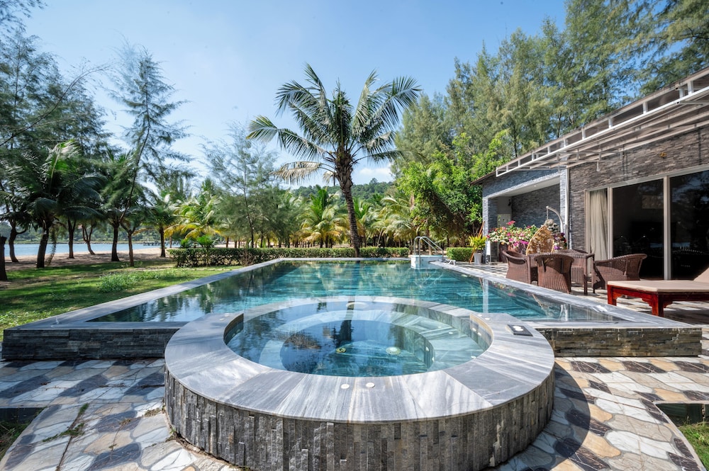 Family Villa, 2 Bedrooms, Pool View - Photo 8
