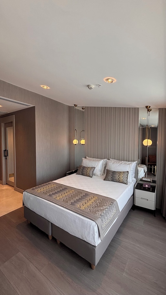 Deluxe Room, Balcony, City View photo 2