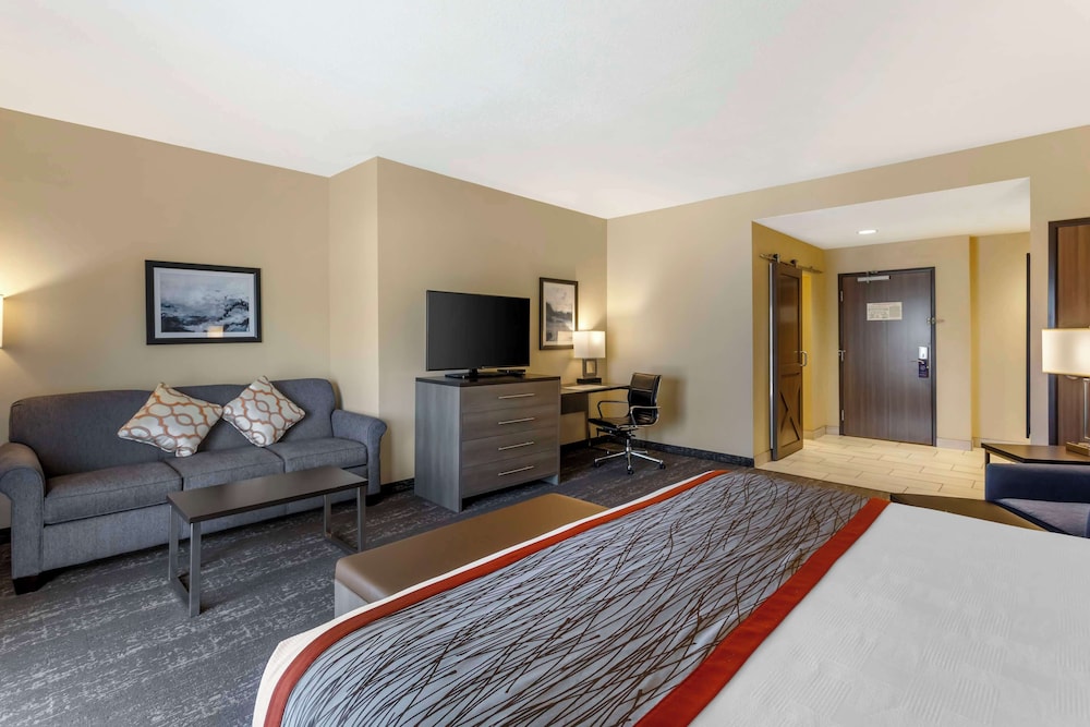 Suite, 1 King Bed with Sofa bed, Non Smoking, Balcony (with Sofabed) photo 3