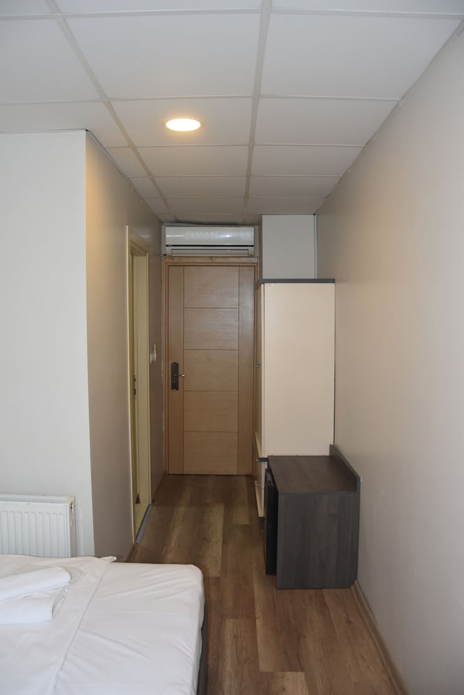 Standard Double or Twin Room photo 3