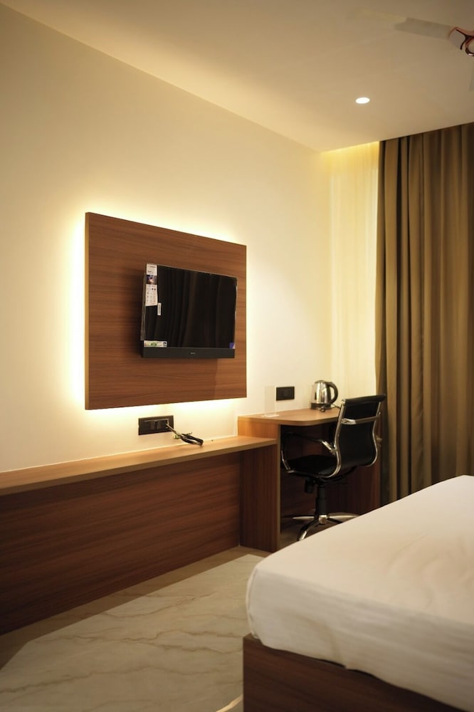 Deluxe Double Room, City View