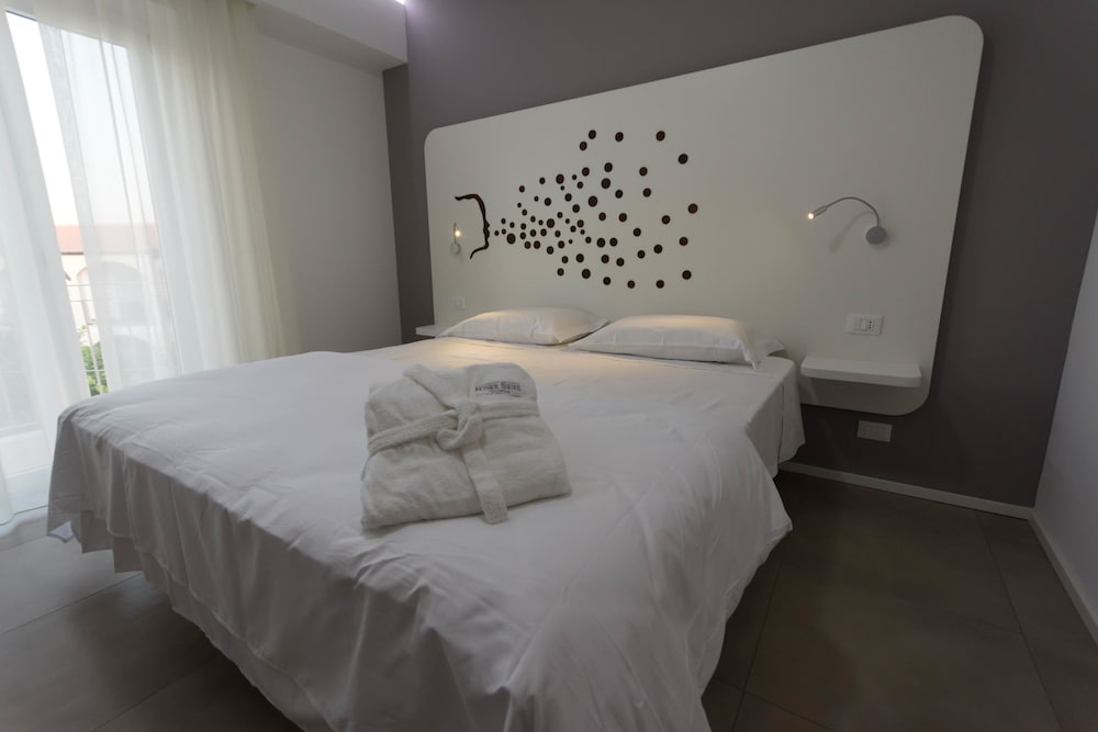 Deluxe Suite, 1 King Bed with Sofa bed, Terrace photo 1