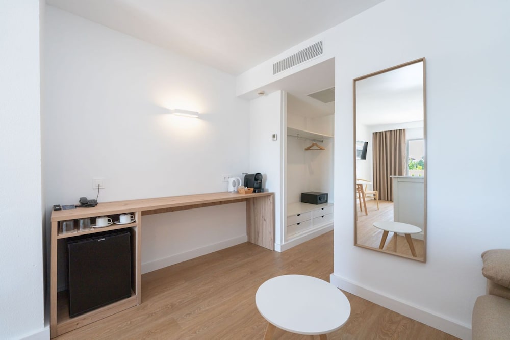 Junior Suite, Pool View - Photo 5