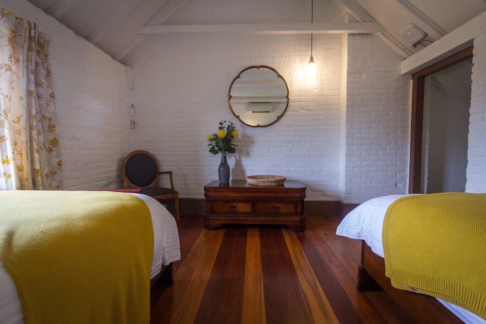 The Barracks, Hover suite photo 3