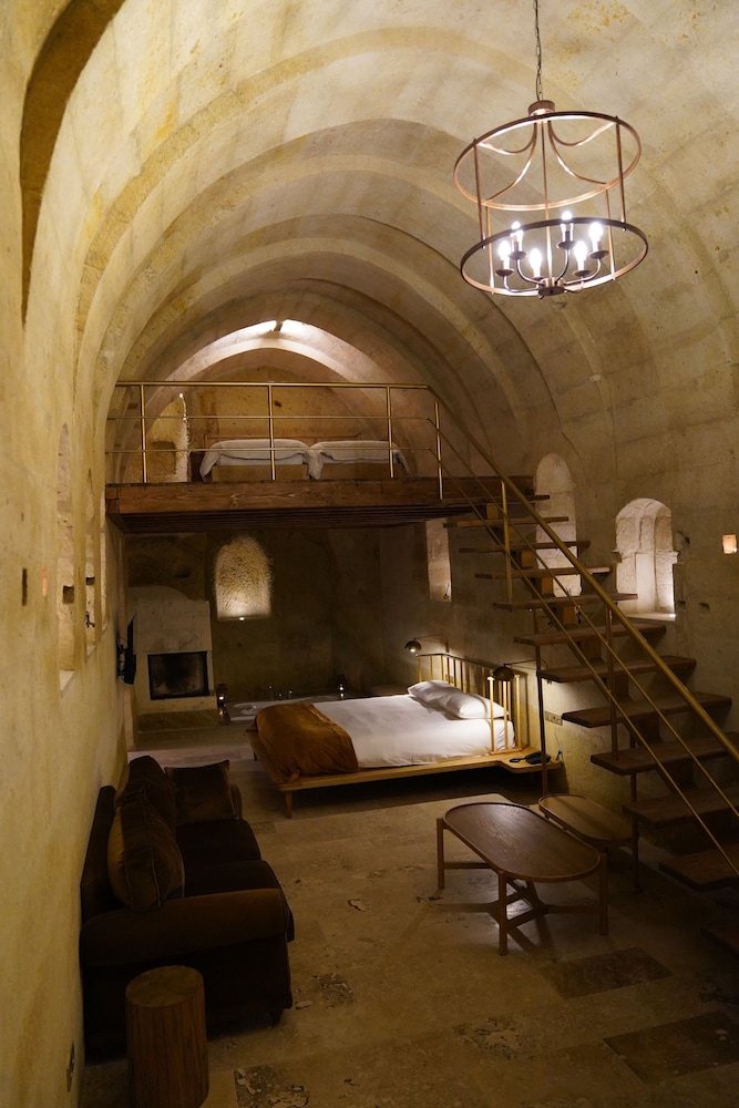 Duplex Cave Suite