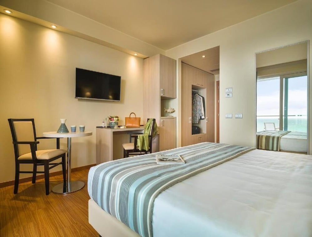 Deluxe Suite, Sea View photo 3