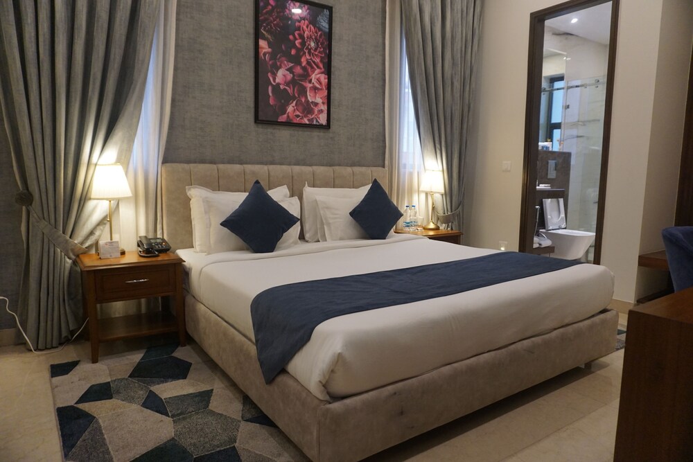 Standard Room, 1 Double Bed, Non Smoking - Photo 8