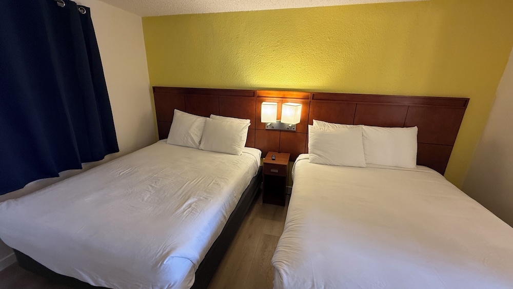 Deluxe Studio Suite, 2 Queen Beds, Non Smoking, Ground Floor photo 2