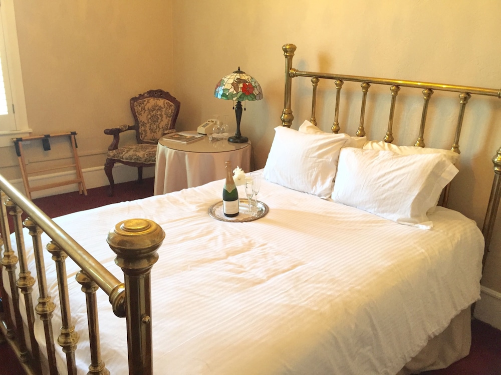 Deluxe Room, 1 Queen Bed photo 1