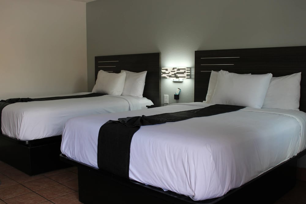 Room, 2 Queen Beds, Accessible, Non Smoking photo 1