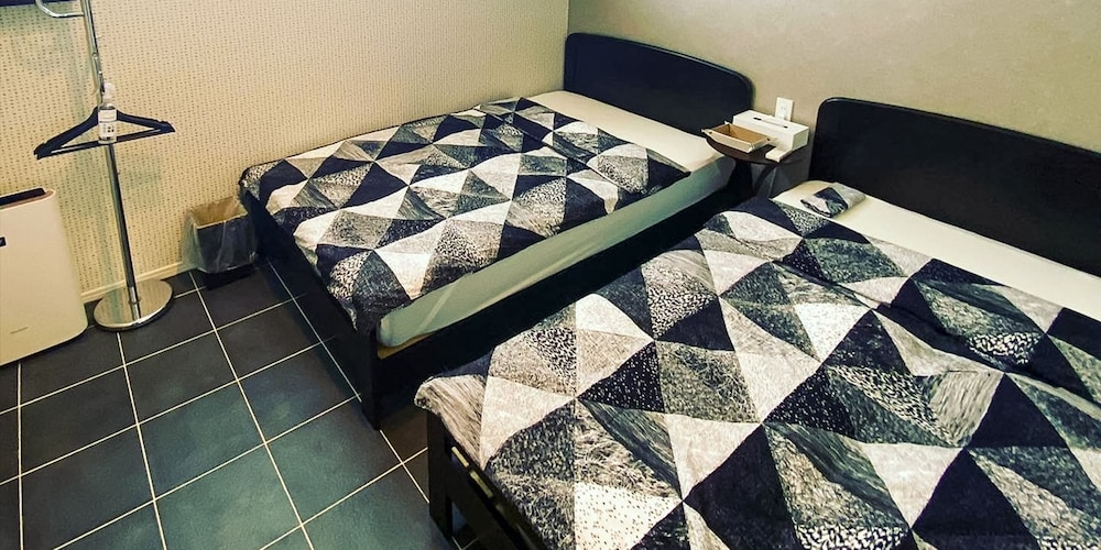Private Room for 2 people (2 120cm Semidouble Beds, WiFi), Non Smoking photo 2