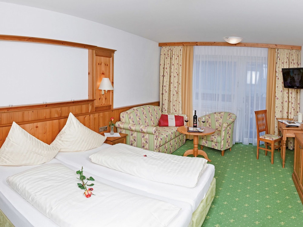 Superior Double Room, Balcony, Mountain View (Almhof) photo 1