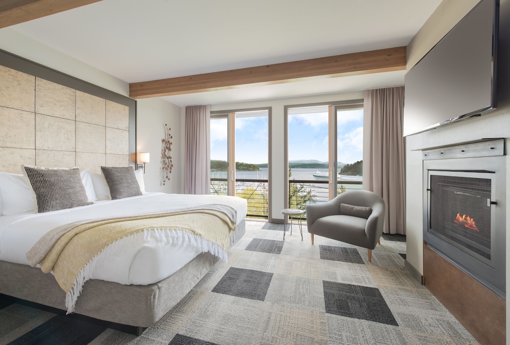 Premium Room, 1 King Bed, Fireplace, Harbor View