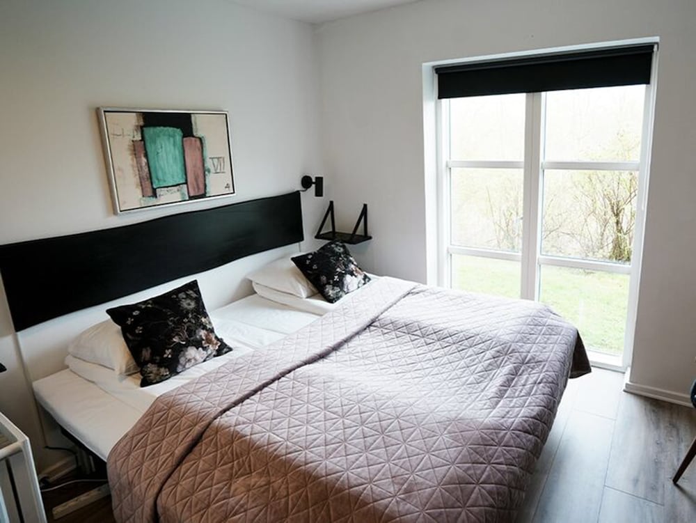 Comfort Room, 1 Queen Bed (Hotel) - Photo 3