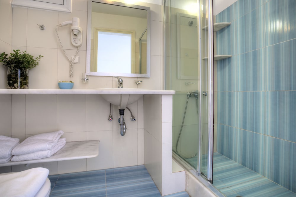 Standard Triple Room - Photo 4