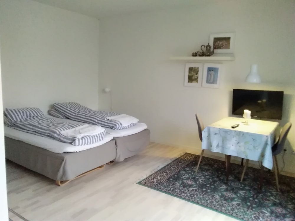 Double Room, 2 Twin Beds, Private Bathroom photo 2