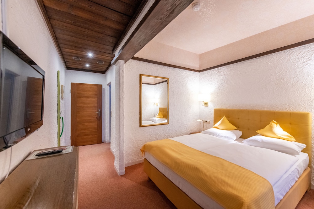 Double or Twin Room photo 3