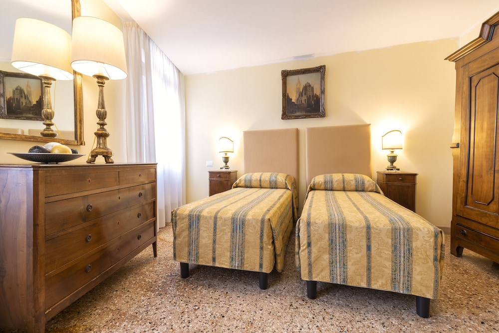 Suite, 2 Bedrooms, Canal View photo 2