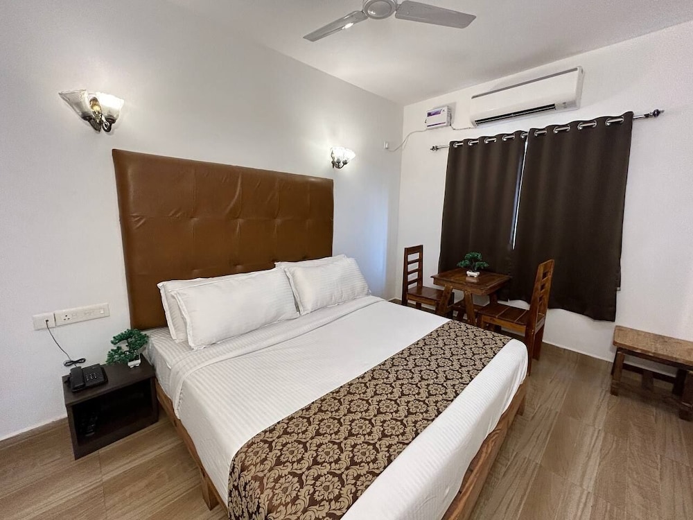 Deluxe Room - Photo 11
