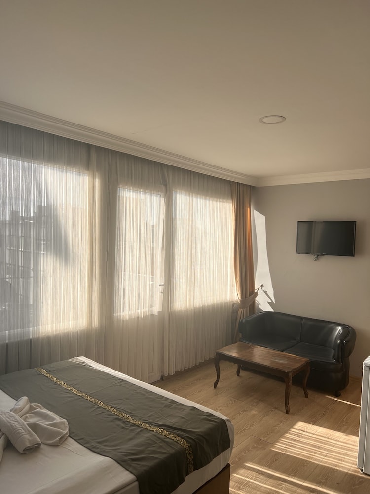 Standard Double or Twin Room photo 1