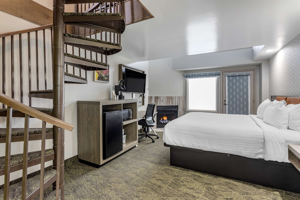 Standard Loft, Multiple Beds, Non Smoking, Balcony photo 1