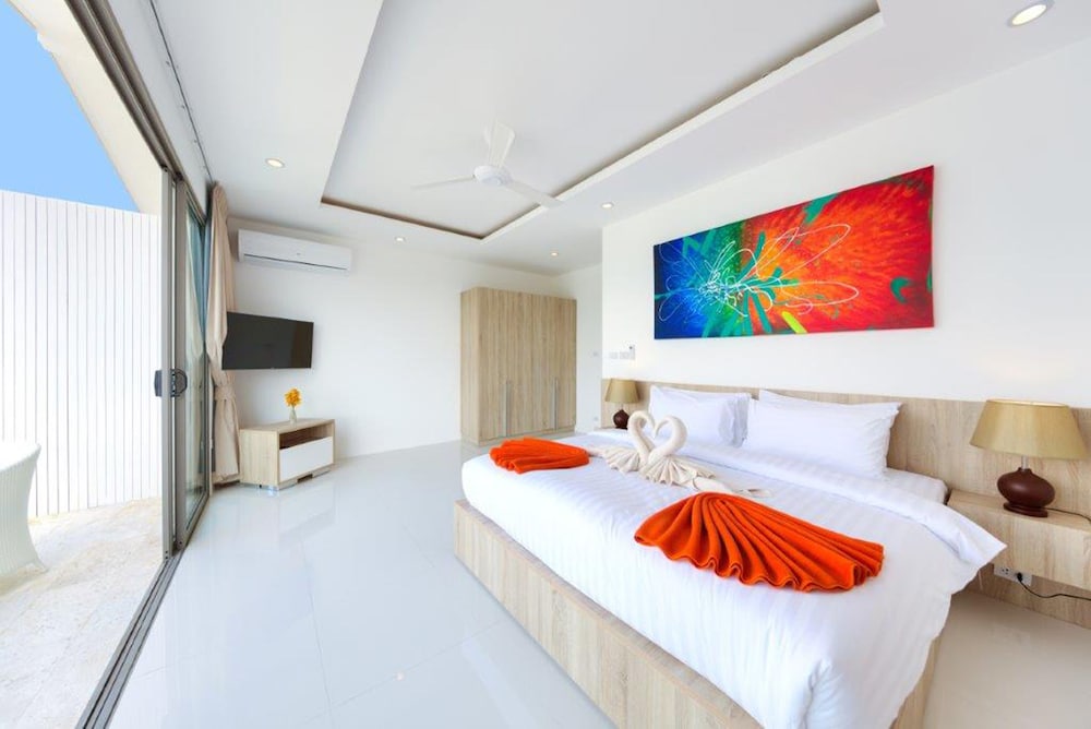 Luxury 3 Bedroom Villa with Ocean View and Private Infinity Pool BY15 photo 2