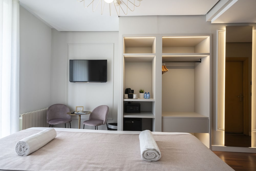 Standard Double or Twin Room - Photo 3