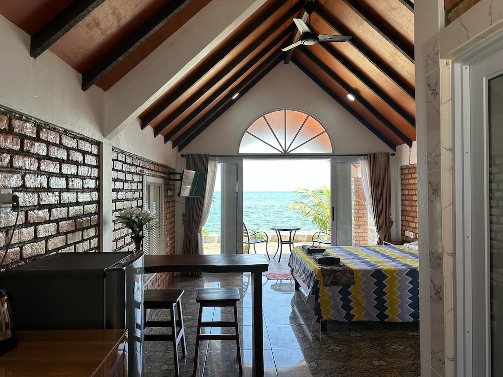 Deluxe Villa, 1 Queen Bed, Ocean View photo 3