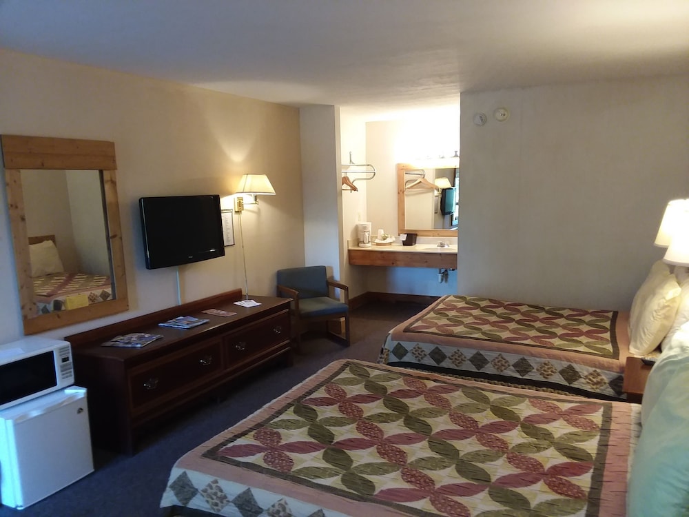 Standard Room, 2 Double Beds, Non Smoking photo 2