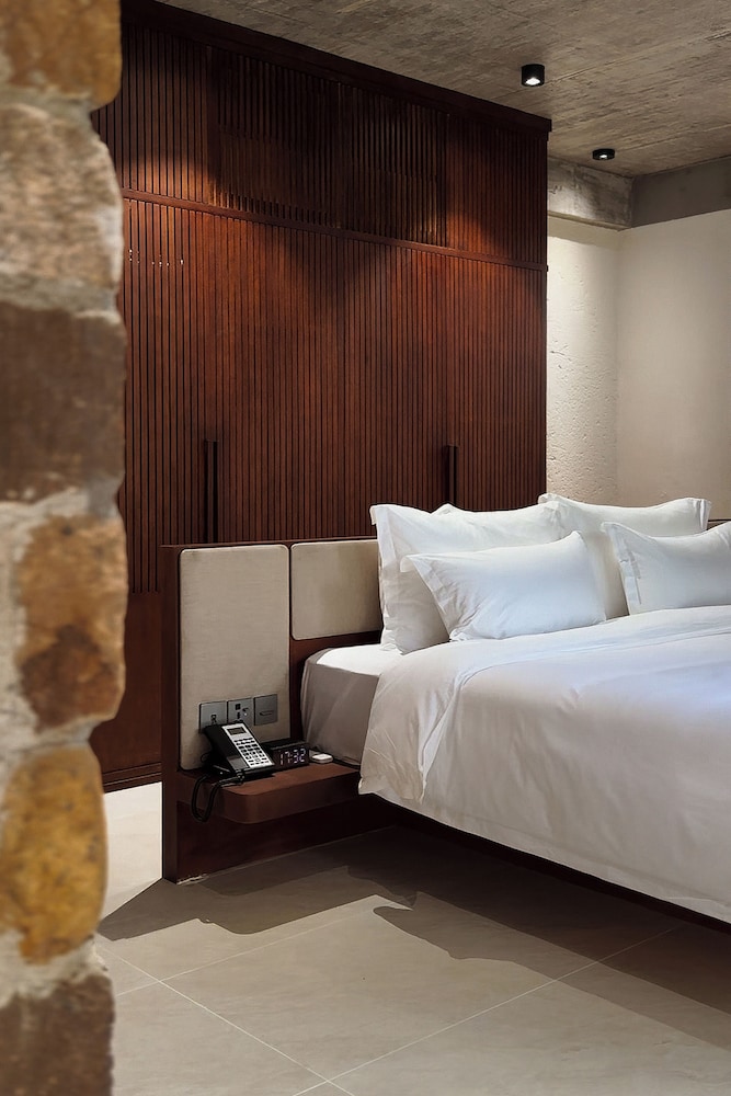 Executive Suite, Pool View