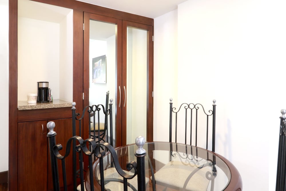 Premium Room, 2 Queen Beds - Photo 5