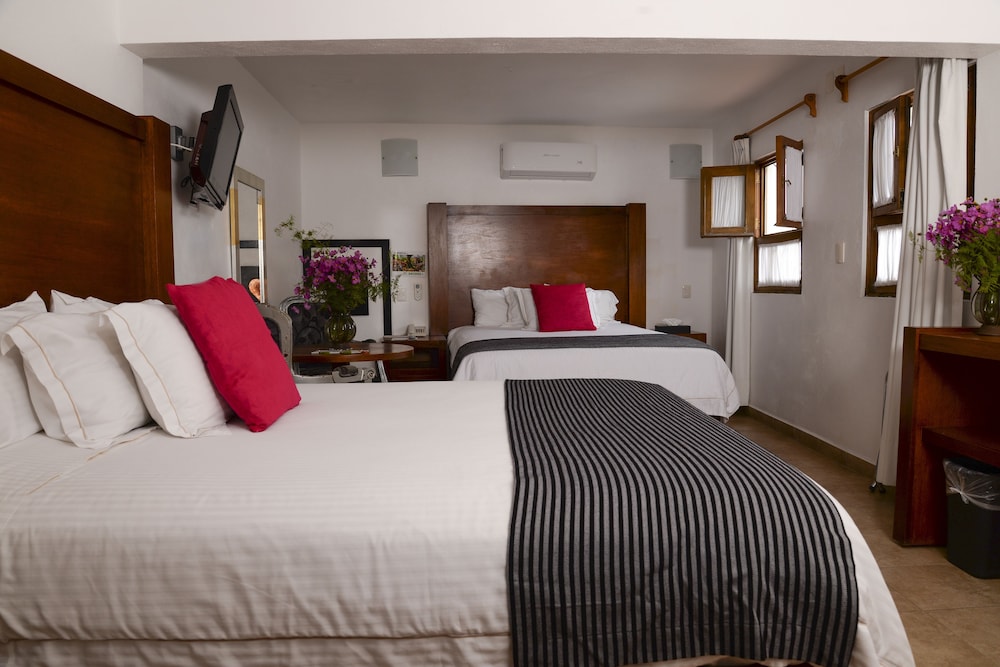 Suite - Photo 3
