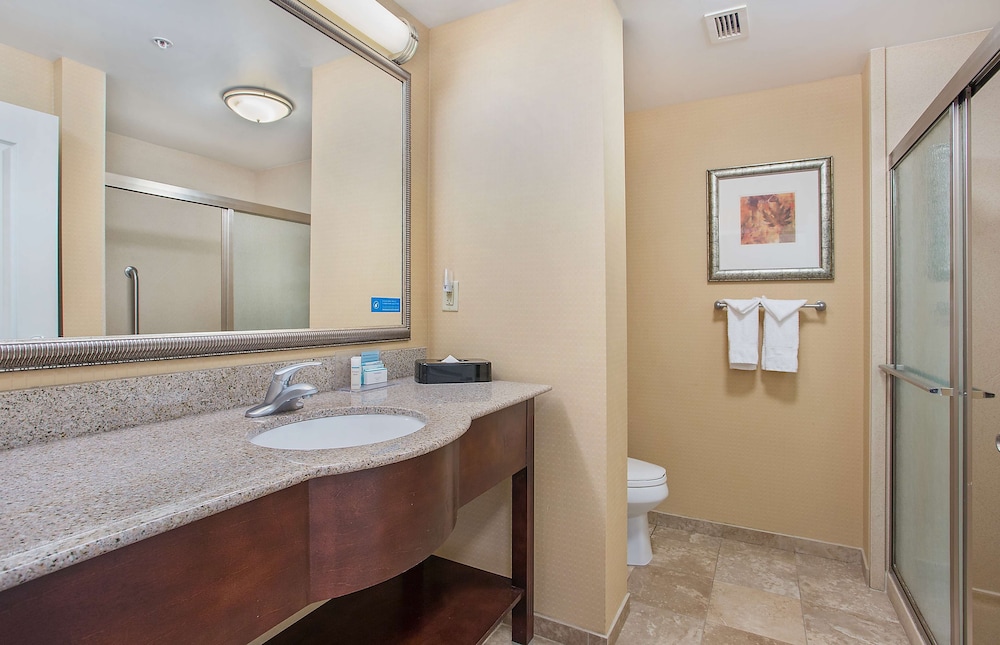 Room, 2 Queen Beds, Non Smoking (Drinks And Snacks) photo 3