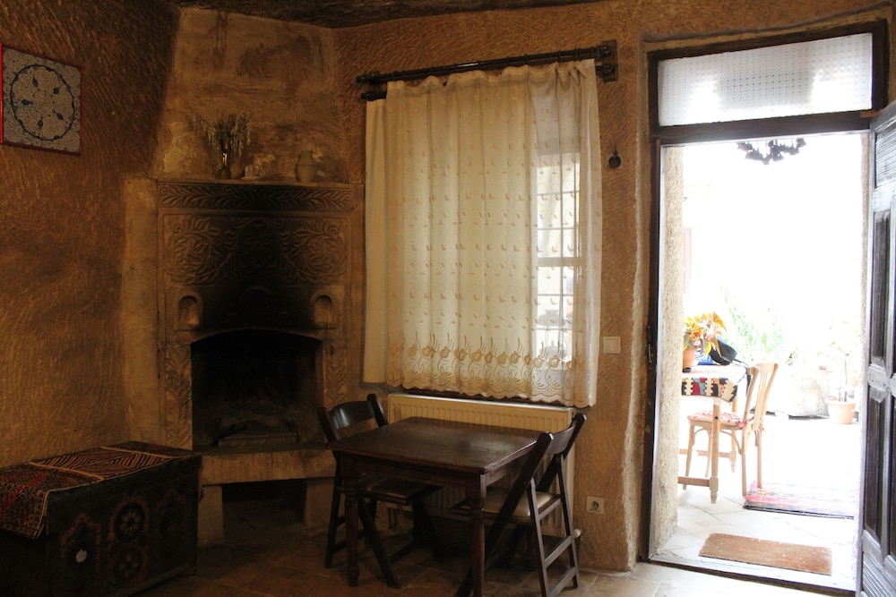 Jasmin Deluxe Cave Room photo 2