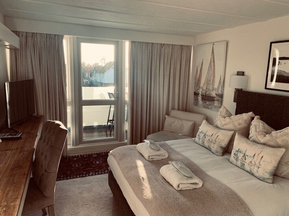 Superior Double Room, 1 King Bed, River View photo 2