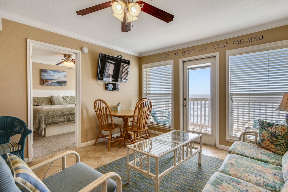 Condo, 2 Bedrooms