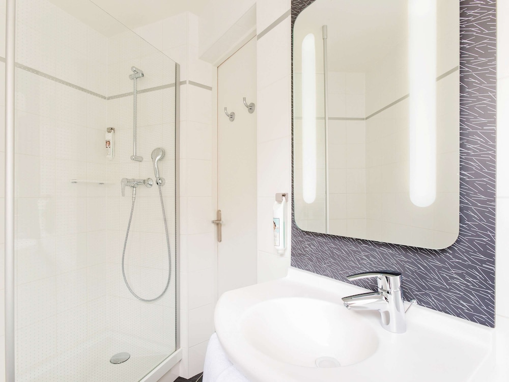 Standard Double Room, Multiple Beds (1 lit double et un sofa convertible) photo 3