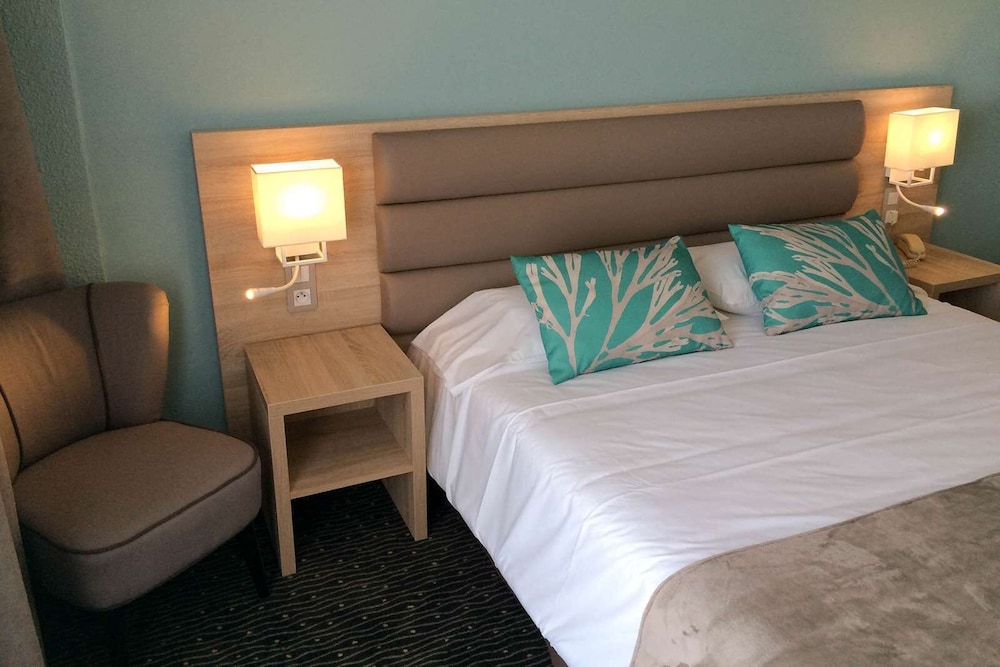 Comfort Triple Room, 1 Queen Bed with Sofa bed, Balcony, Sea View - Photo 5