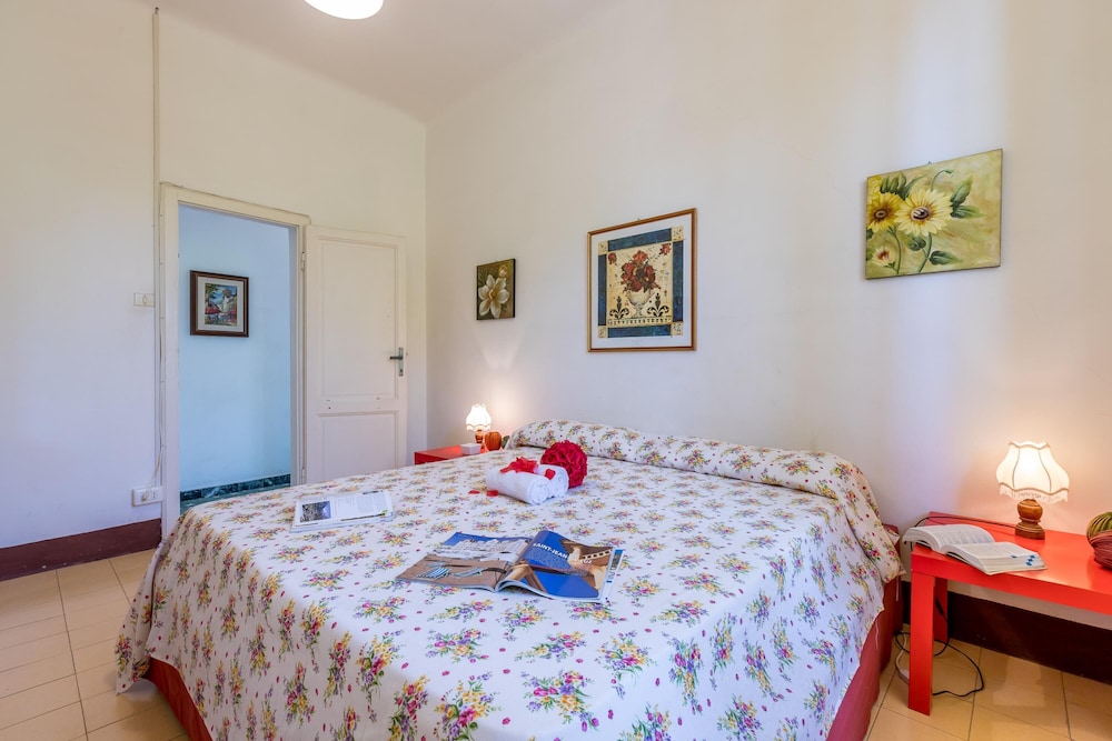 Family Apartment, Multiple Bedrooms, Sea Facing (La Rosa - Focette 100m from sea) photo 1