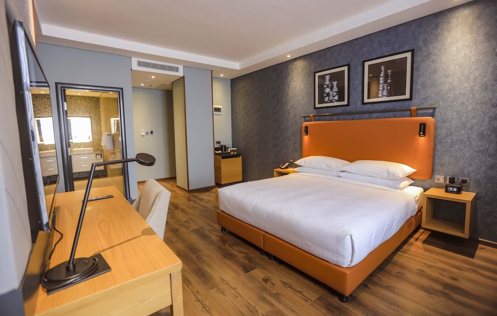 Junior Suite, 1 King Bed - Photo 5