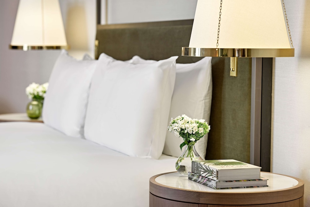 Suite, 1 King Bed (Newly Refurb Kensington Suite, 27th F)