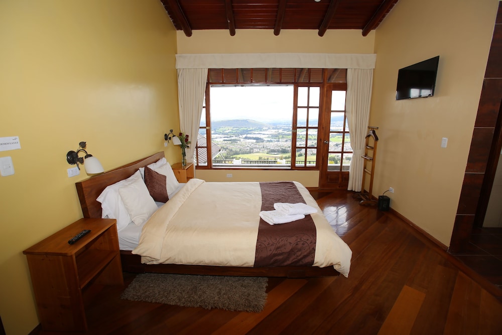 Deluxe Suite, 1 Queen Bed photo 3