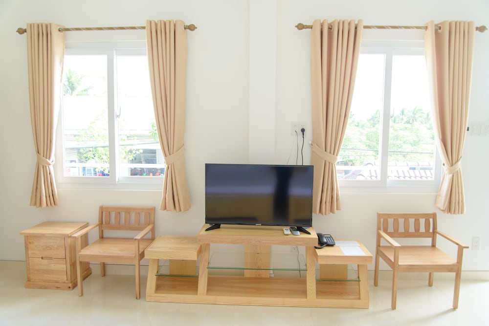 Family Room - Photo 3