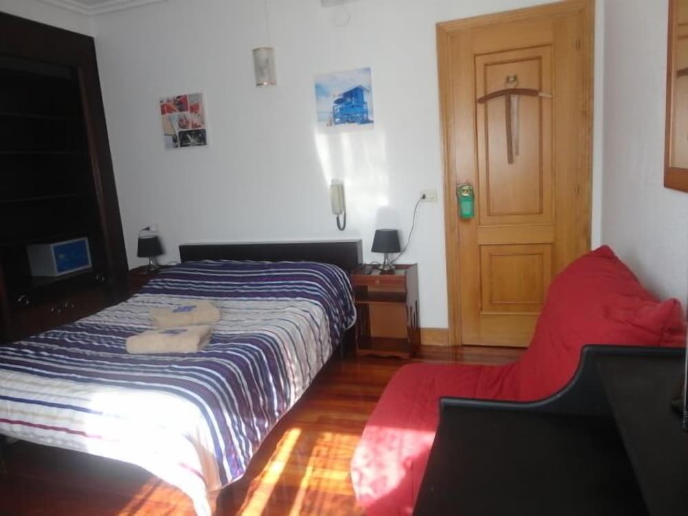 Habitación Triple (n.º 7 - 2 adultos + 1 niño)