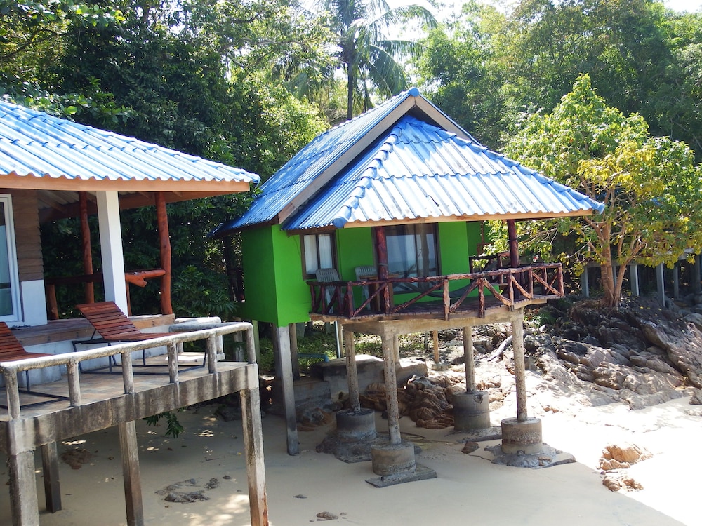 Medium Bungalow Seafront photo 3
