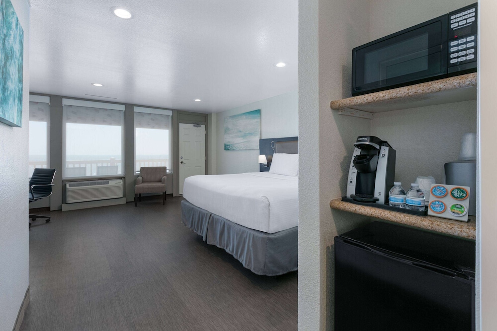 Suite, 1 King Bed, Non Smoking, Ocean View (Balcony, NonSmoking) photo 2