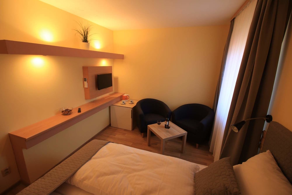 Comfort Suite photo 1