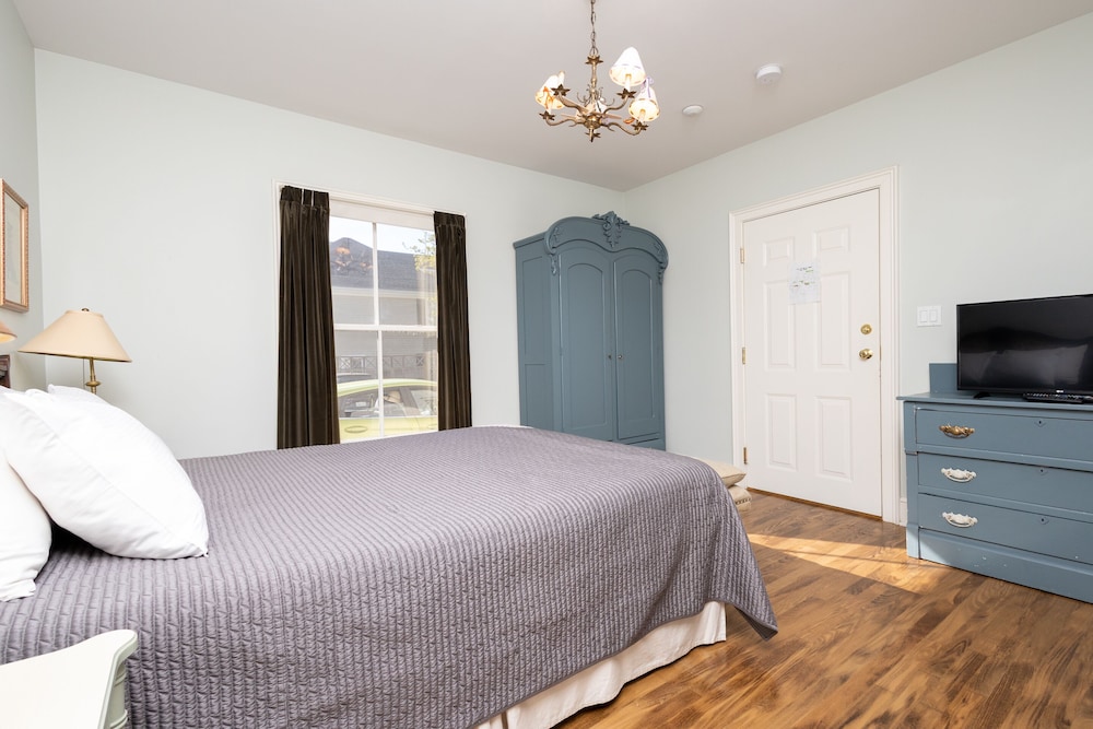 Standard Room, 1 Queen Bed (Garden Room) photo 1