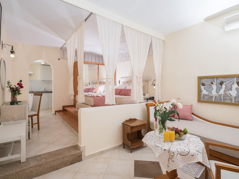 Classic Family Bungalow with Sea View - Photo 5