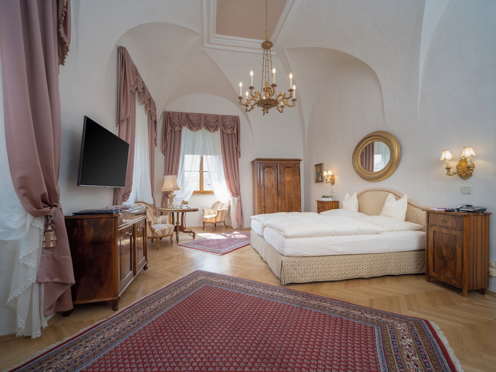 Classic Suite (Country View)